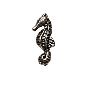 ♦️3/$10♦️NEW•Silver Seahorse floating/living locket charm